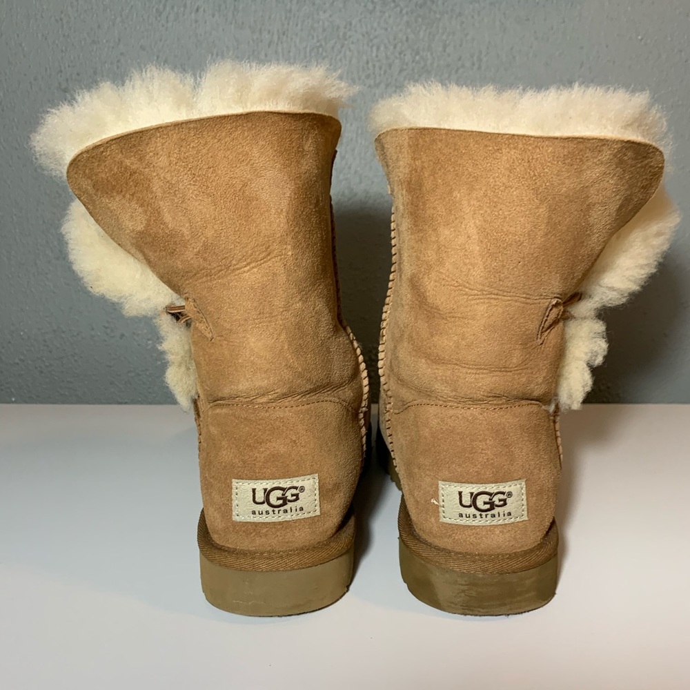 Chestnut Bailey Button Uggs - Picture 4 of 7